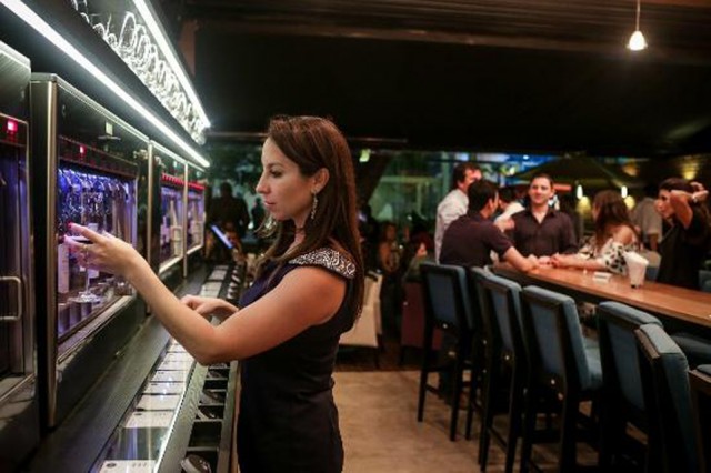 bardega_wine_bar3-rita_heroina