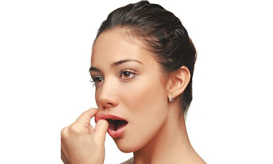 ginastica_facial_polegarboca-rita_heroina